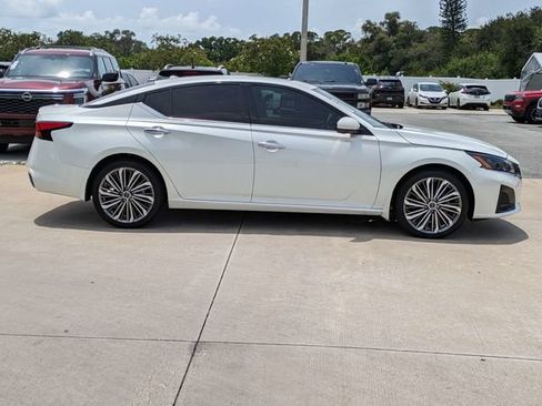 Used 2024 Nissan Altima 2.5 SL AWD/4WD image 4