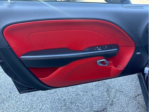 Used 2016 Dodge Challenger SXT Plus image 10