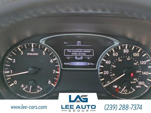 Used 2018 Nissan Pathfinder SV image 23