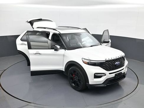 Used 2024 Ford Explorer ST w/ Equipment Group 401A AWD/4WD image 30