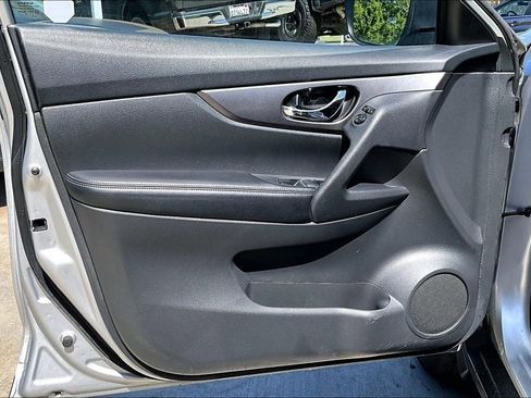 Used 2015 Nissan Rogue S FWD image 26