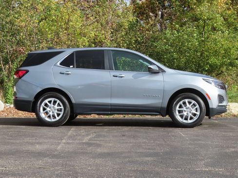 Used 2023 Chevrolet Equinox LT w/ Driver Convenience Package image 2