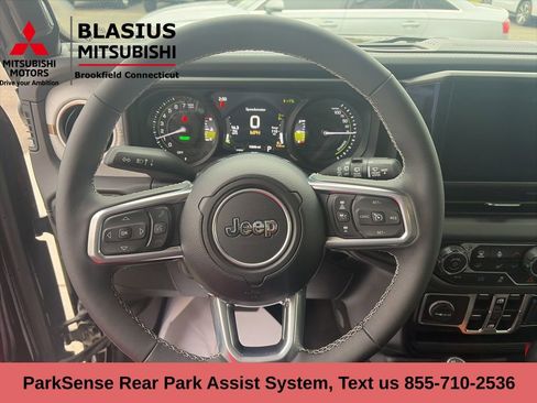 Used 2025 Jeep Wrangler Unlimited Sahara w/ Safety Group image 20