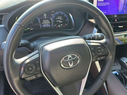 Used 2023 Toyota Venza Limited AWD/4WD image 12