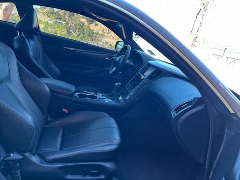 Used 2018 INFINITI Q60 3.0t Luxe RWD image 16