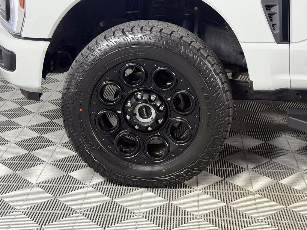 Used 2025 Ford F350 Lariat w/ Black Appearance Package AWD/4WD image 11
