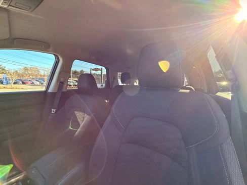 Used 2025 Nissan Pathfinder SV image 23