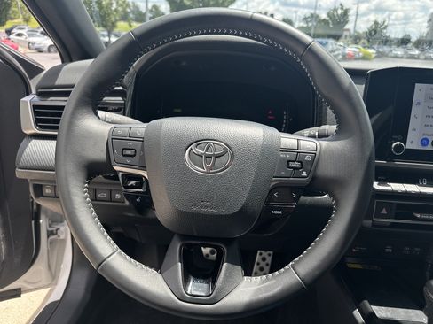 Used 2026 Toyota Camry SE FWD image 15