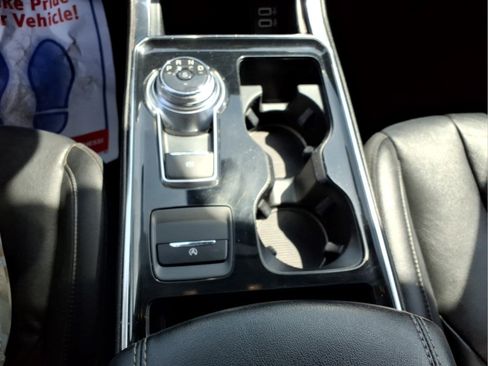 Used 2019 Ford Edge Titanium w/ Cold Weather Package AWD/4WD image 13