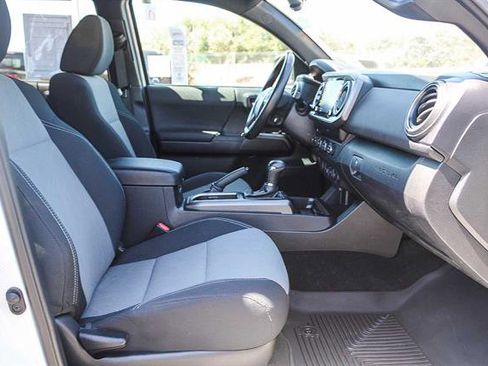 Used 2020 Toyota Tacoma TRD Off-Road image 17