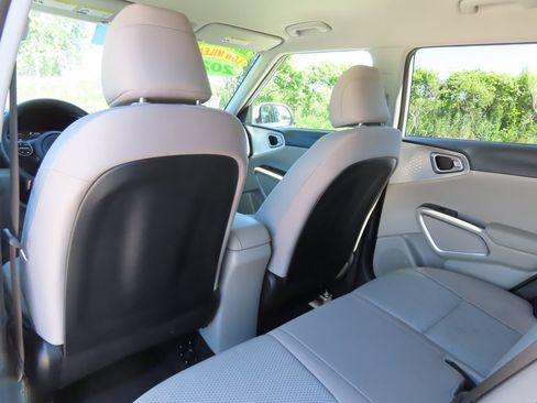 Certified 2025 Kia Soul LX w/ LX Technology Package FWD image 25