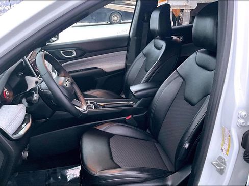 Used 2024 Jeep Compass Latitude image 25