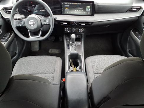 Used 2025 Nissan Kicks SV image 17