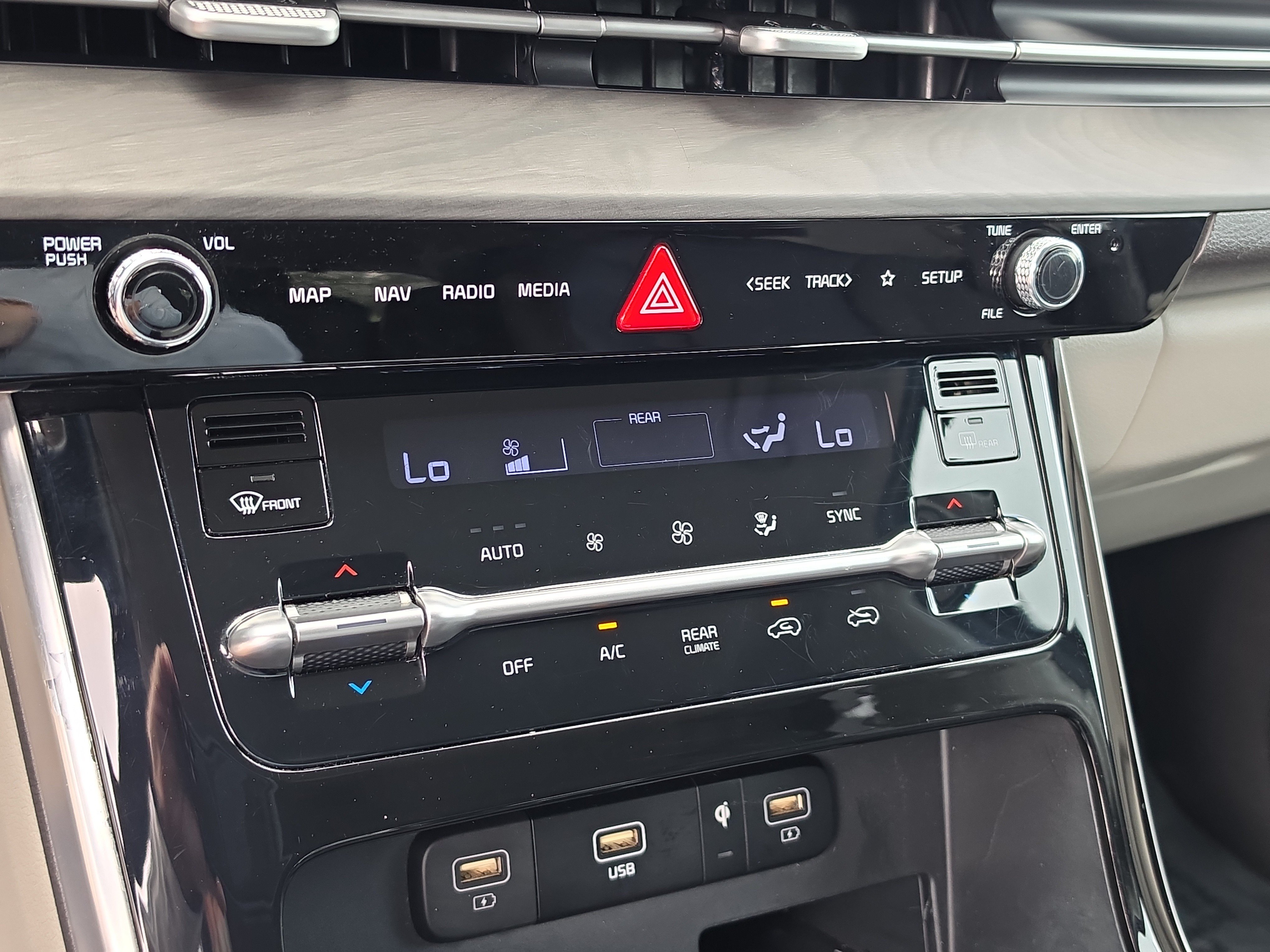 Certified 2024 Kia Carnival EX FWD image 26