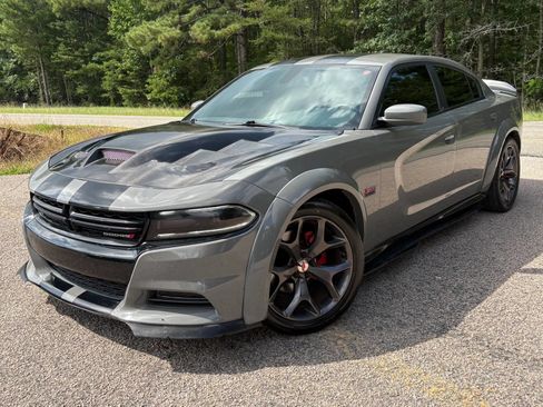 Used 2018 Dodge Charger R/T RWD image 3