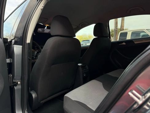 Used 2017 Volkswagen Jetta S image 41