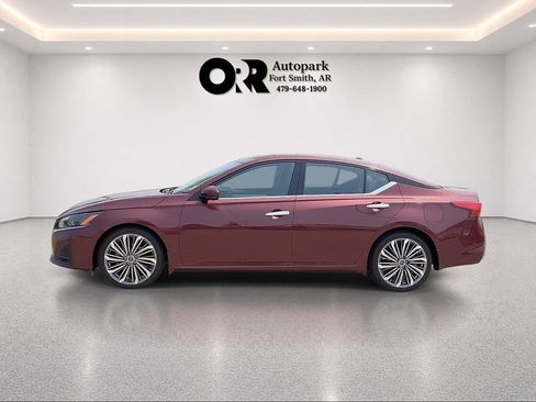 Used 2024 Nissan Altima 2.5 SL FWD image 3