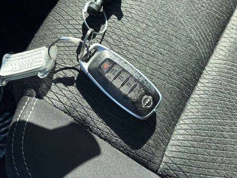 Used 2025 Nissan Rogue SV FWD image 26
