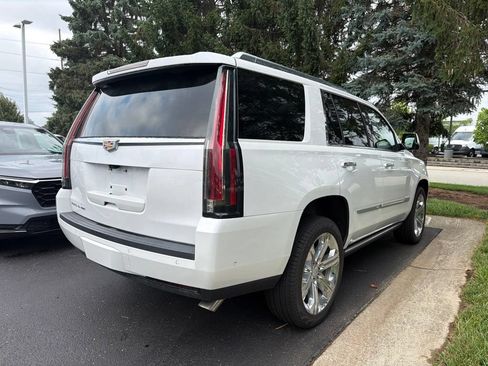 Used 2020 Cadillac Escalade Premium Luxury AWD/4WD image 3