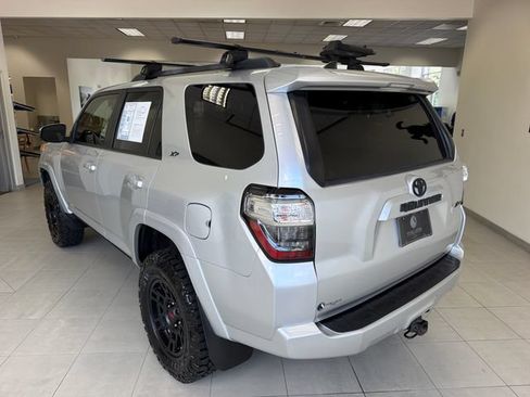 Used 2019 Toyota 4Runner SR5 AWD/4WD image 5