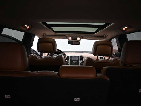 Used 2011 Jeep Grand Cherokee Overland Summit image 28