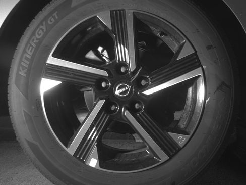 Used 2025 Nissan Sentra SV FWD image 15