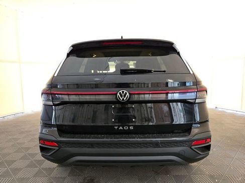 New 2026 Volkswagen Taos SE image 10