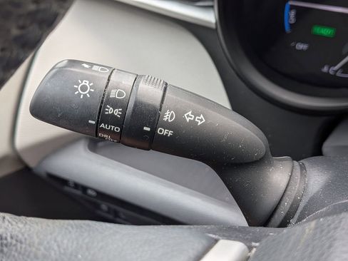 Used 2023 Toyota Sienna XLE FWD image 28