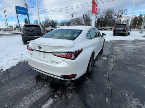 Used 2022 Lexus ES 300h w/ Premium Package image 8