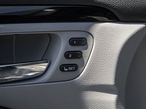 Used 2017 Honda Pilot Touring image 44