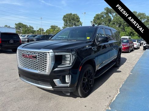 Used 2023 GMC Yukon XL Denali AWD/4WD image 4