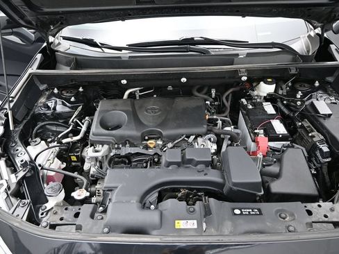 Used 2024 Toyota RAV4 XLE AWD/4WD image 5