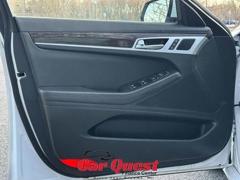 Used 2019 Genesis G80 3.8 RWD image 11