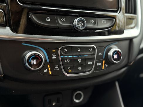 Used 2019 Chevrolet Traverse LT image 20