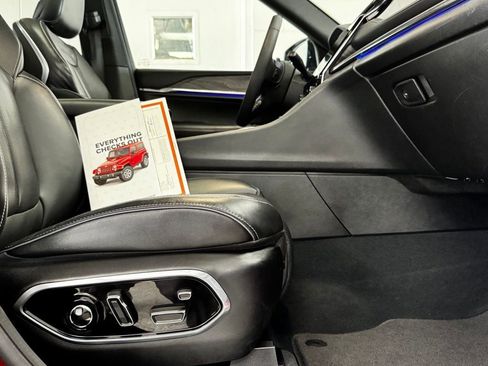 Certified 2023 Jeep Grand Cherokee Overland w/ Luxury Tech Group IV AWD/4WD image 7