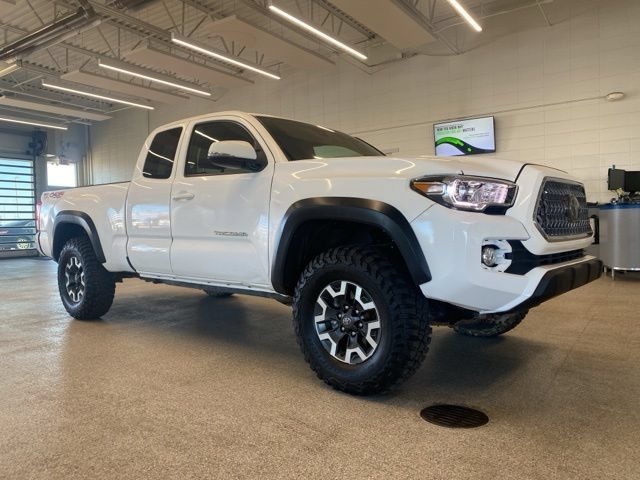 Used 2019 Toyota Tacoma TRD Off-Road w/ Technology Package AWD/4WD image 3