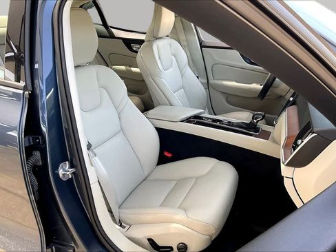 Used 2019 Volvo S60 T6 Momentum w/ Multimedia Package AWD/4WD image 9