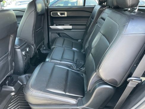 Used 2022 Ford Explorer XLT w/ Equipment Group 202A AWD/4WD image 8