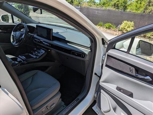 Used 2022 Lincoln Nautilus Reserve AWD/4WD image 11