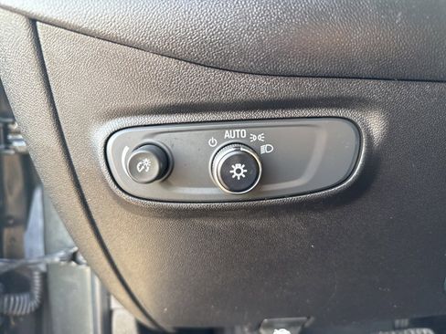 Used 2018 Chevrolet Equinox LT image 14