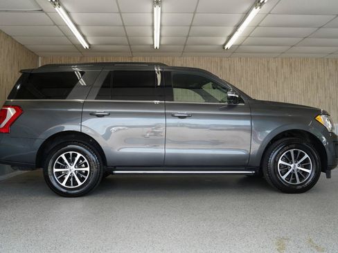 Used 2018 Ford Expedition XLT w/ Equipment Group 202A AWD/4WD image 6