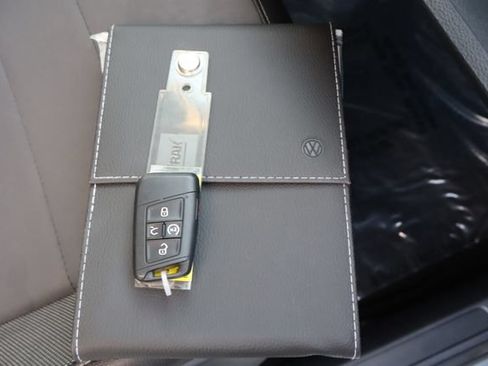 Used 2022 Volkswagen Taos SE FWD image 48
