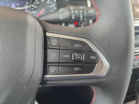 Used 2025 Jeep Compass Trailhawk AWD/4WD image 21