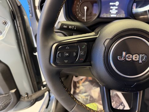 Used 2024 Jeep Wrangler Unlimited w/ Convenience Group AWD/4WD image 16