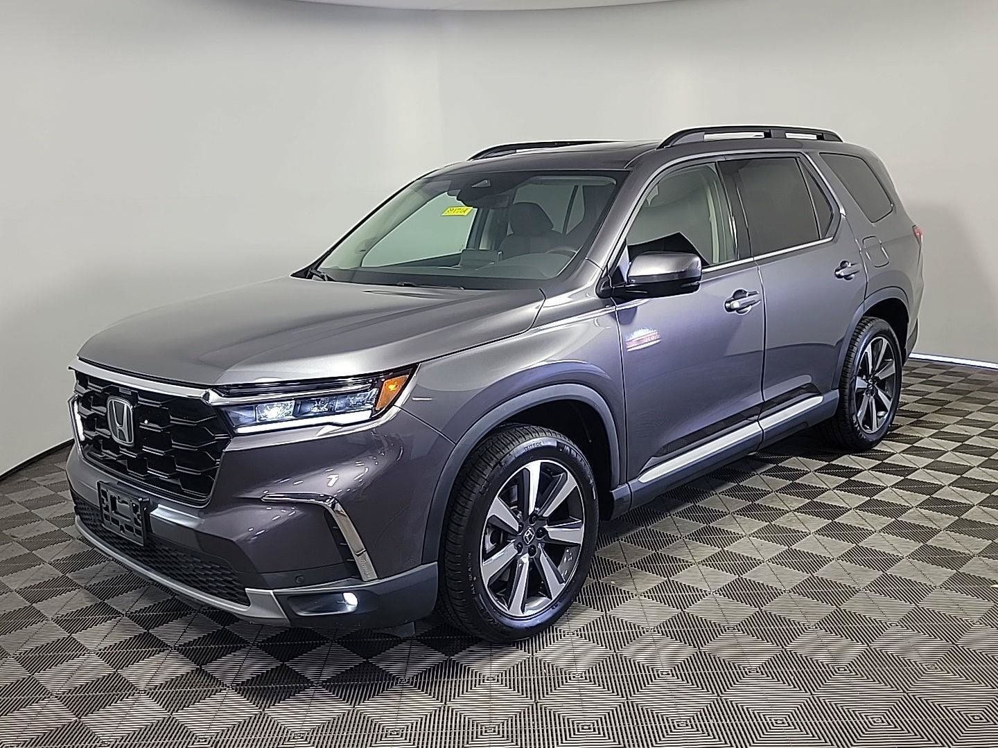 Certified 2024 Honda Pilot Touring image 12