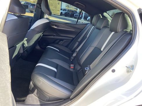 Used 2025 Toyota Camry SE image 15