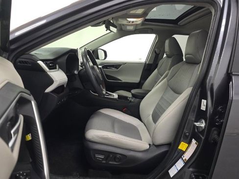 Used 2020 Toyota RAV4 Limited image 7