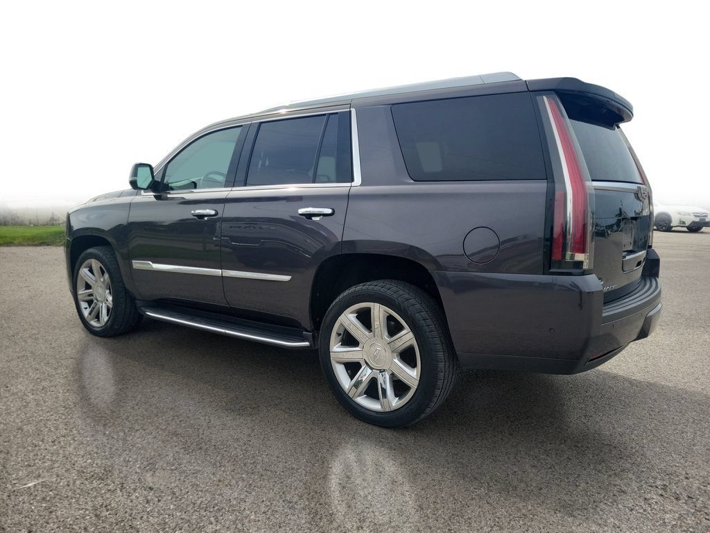 Used 2017 Cadillac Escalade Luxury AWD/4WD image 3