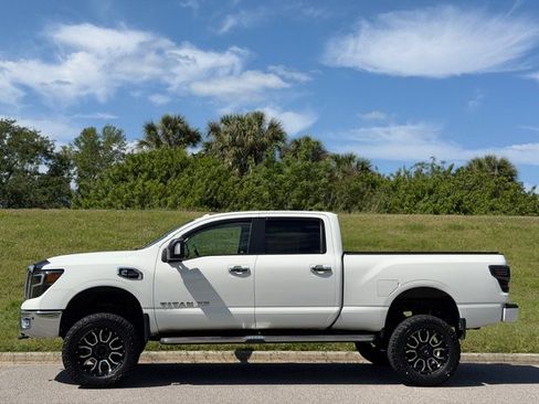 Used 2017 Nissan Titan SV image 2