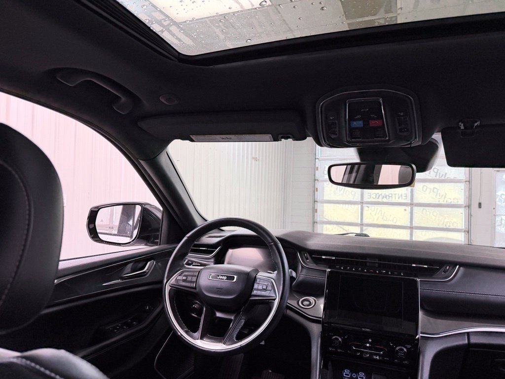 Used 2022 Jeep Grand Cherokee Altitude AWD/4WD image 29